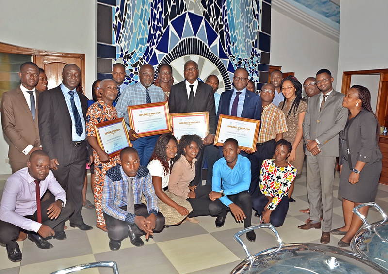 Remise de diplôme d’honneur